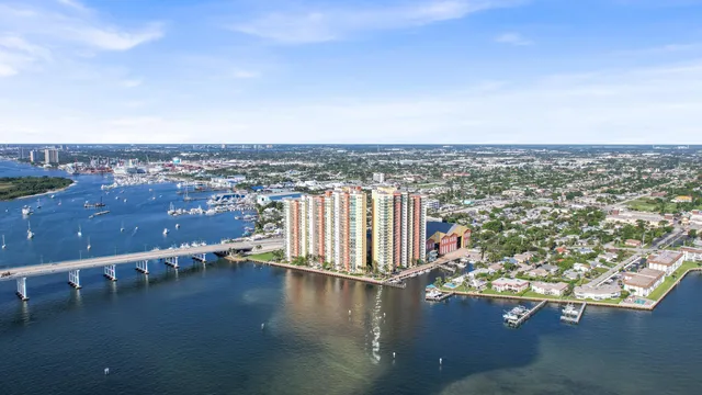 $4,800 | 2640 Lake Shore Drive, Unit 2008, Riviera Beach, FL 33404