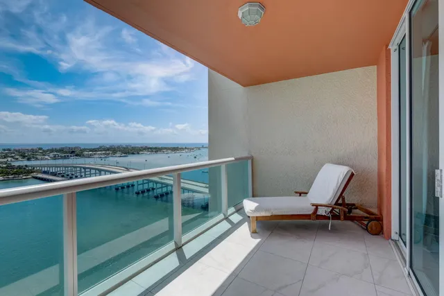 $4,800 | 2640 Lake Shore Drive, Unit 2008, Riviera Beach, FL 33404