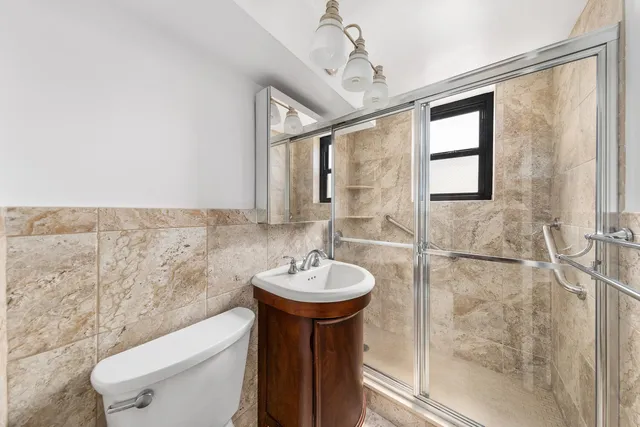 $900,000 | 200 East 36th Street, Unit 17B | Murray Hill