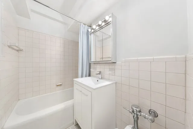 $900,000 | 200 East 36th Street, Unit 17B | Murray Hill