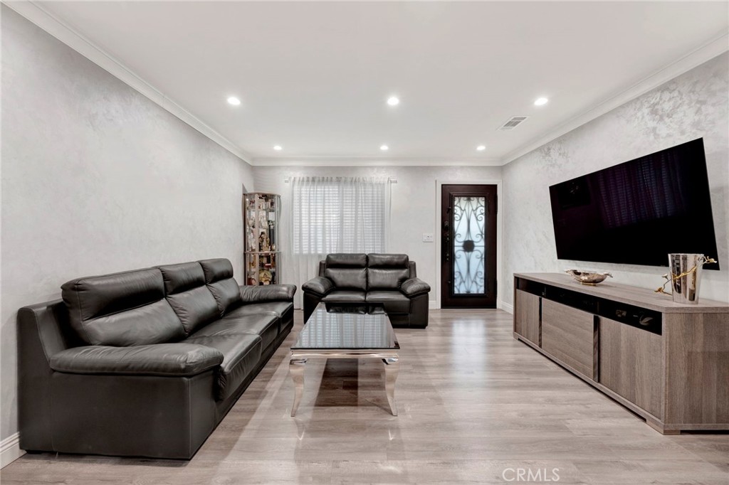 8150 Ranchito Avenue Panorama City, CA 91402 - Photo 11 of 34