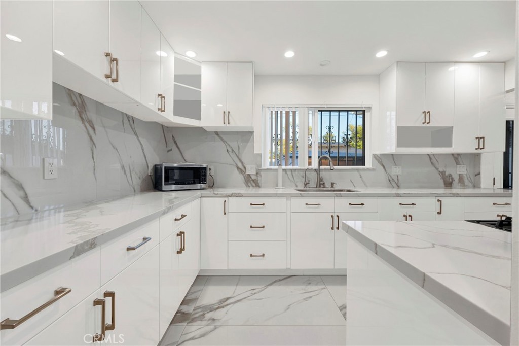 8150 Ranchito Avenue Panorama City, CA 91402 - Photo 13 of 34