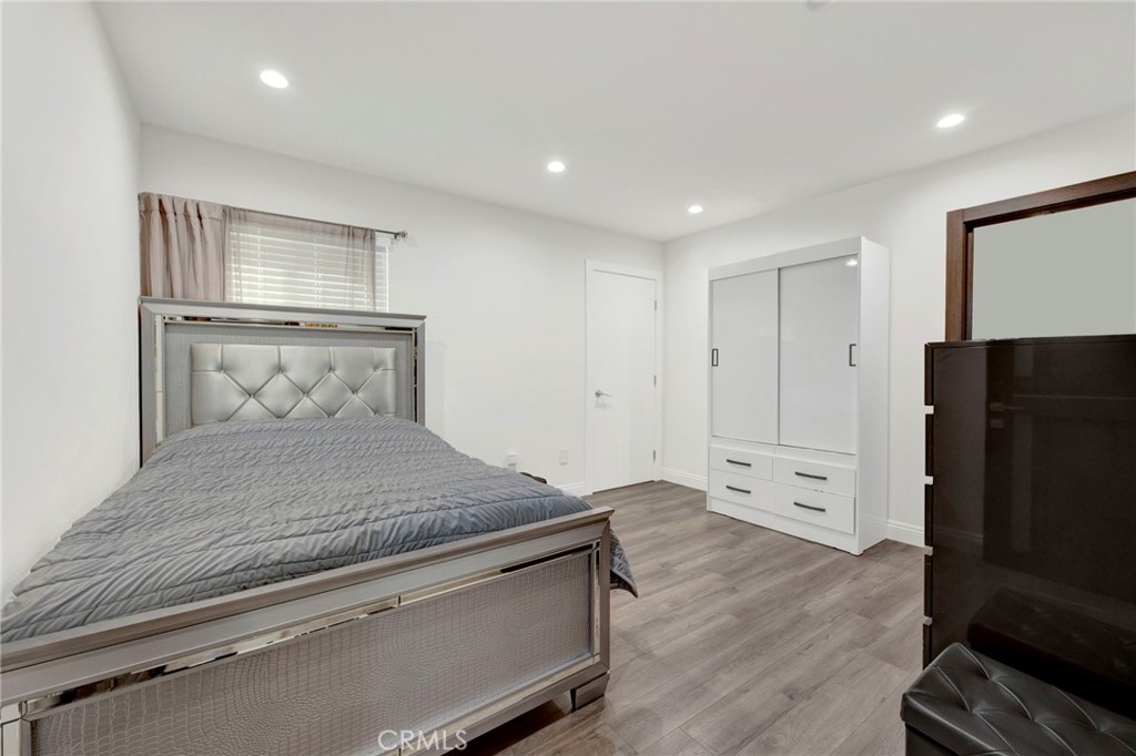 8150 Ranchito Avenue Panorama City, CA 91402 - Photo 18 of 34