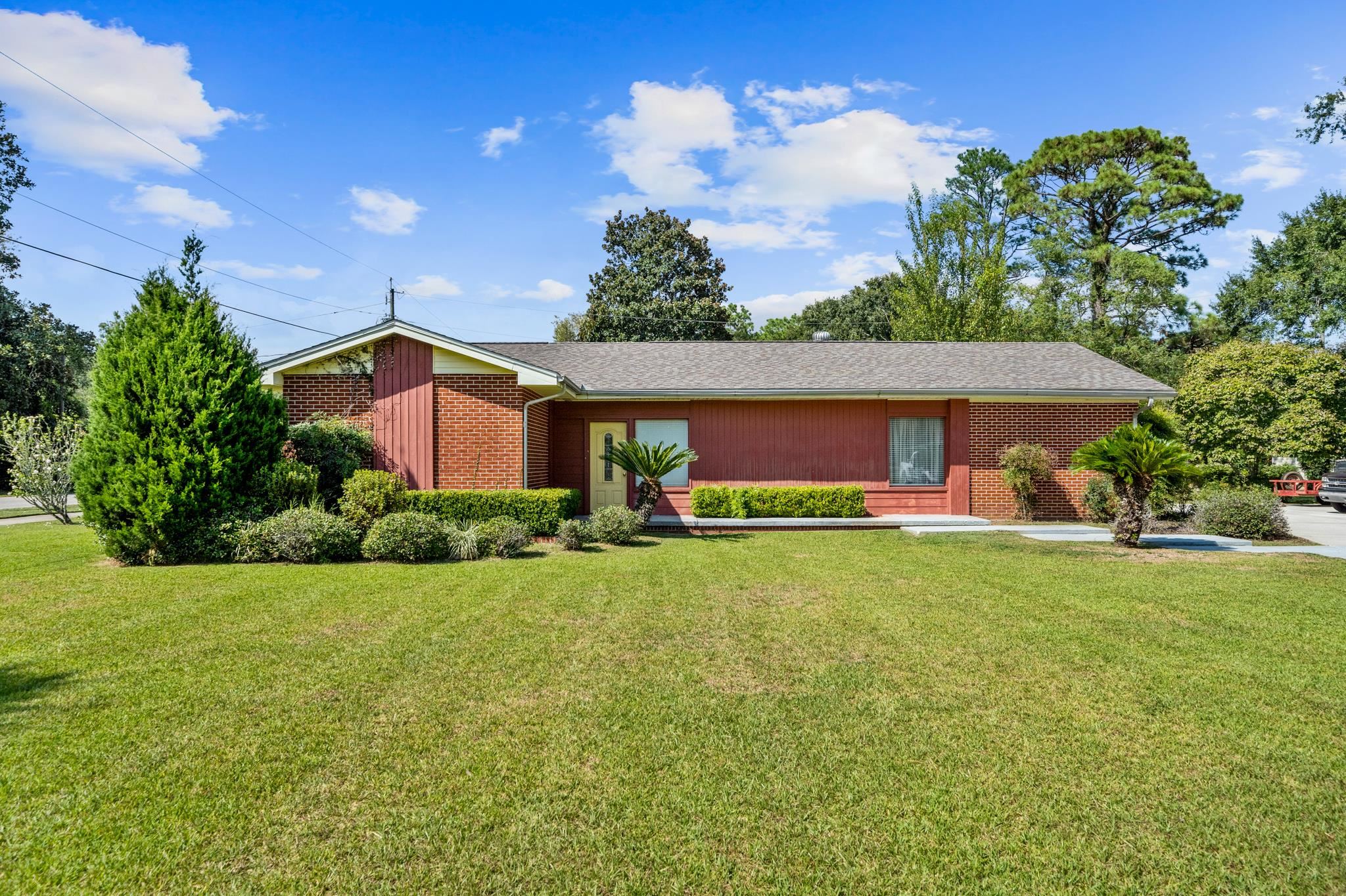 420 West Verbena Avenue Foley, AL 36535 - Photo 1 of 26