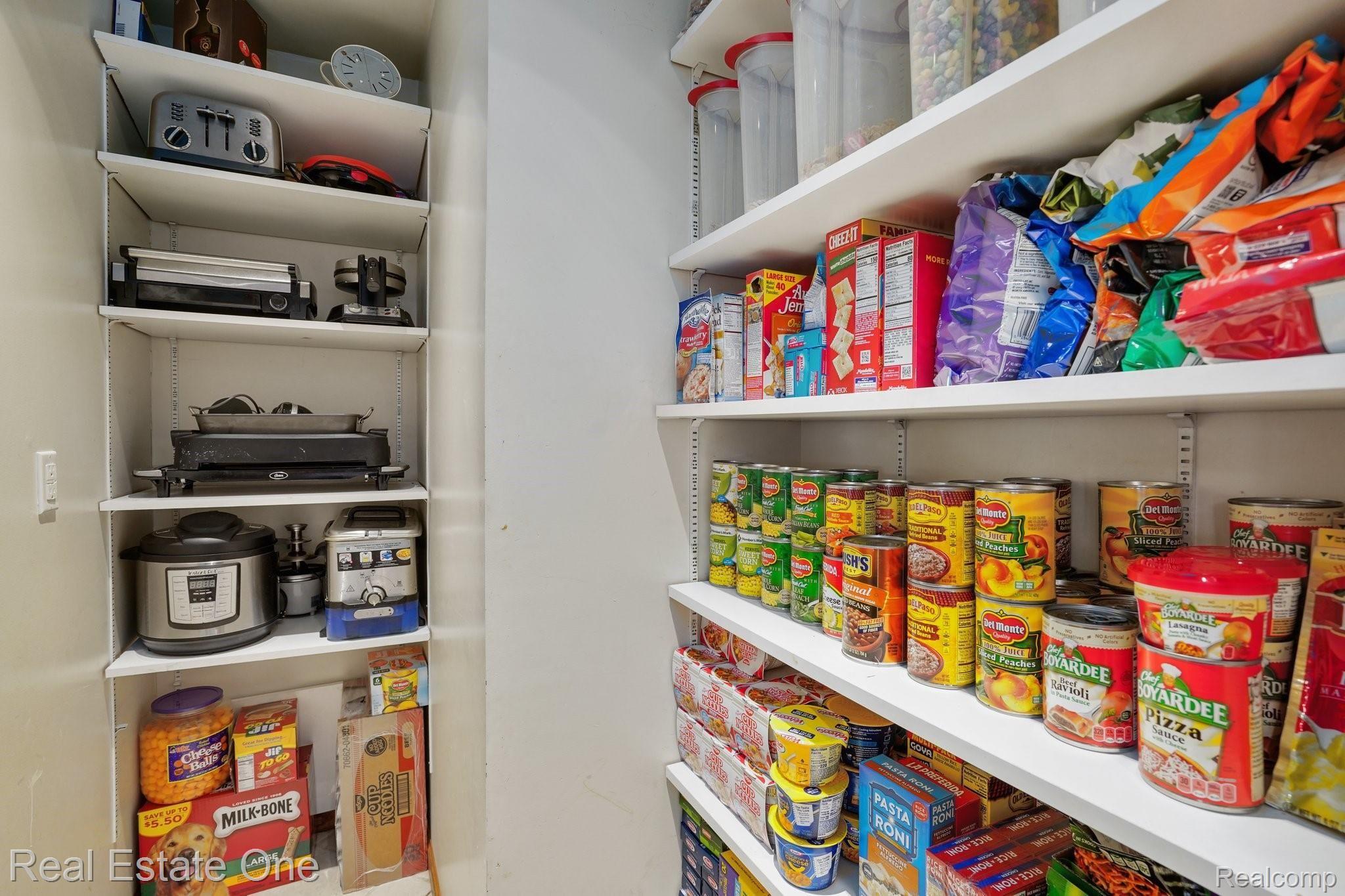 27901 King Road Romulus, MI 48174 - Photo 17 of 52 web_27910 King Rd Romulus - 21.jpg
