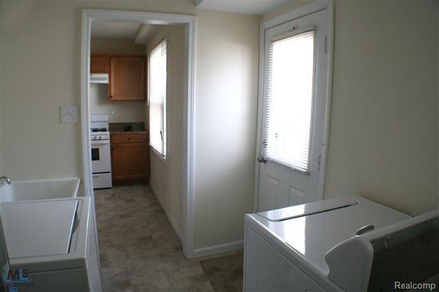 25115 Rosenbusch Boulevard Warren, MI 48089 - Photo 10 of 13 9.JPG