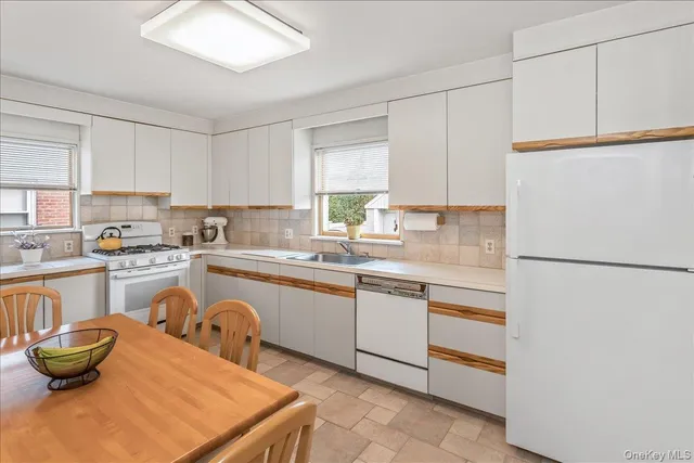 $1,250,000 | 175 Primrose Drive, North New Hyde Park, NY 11040