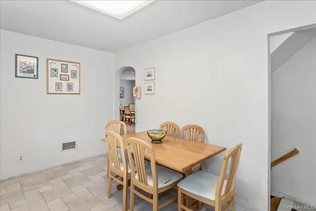 $1,250,000 | 175 Primrose Drive, North New Hyde Park, NY 11040