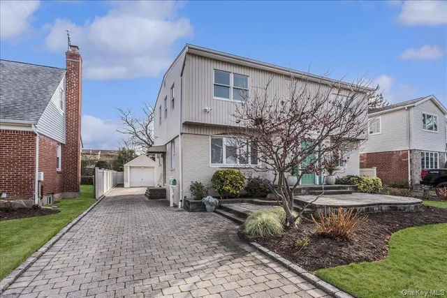 $1,250,000 | 175 Primrose Drive, North New Hyde Park, NY 11040