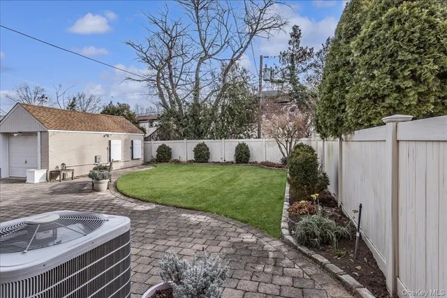 $1,250,000 | 175 Primrose Drive, North New Hyde Park, NY 11040