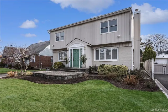 $1,250,000 | 175 Primrose Drive, North New Hyde Park, NY 11040