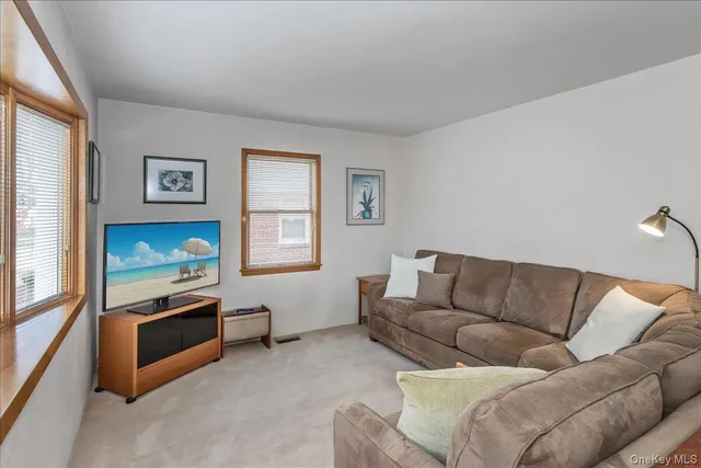 $1,250,000 | 175 Primrose Drive, North New Hyde Park, NY 11040