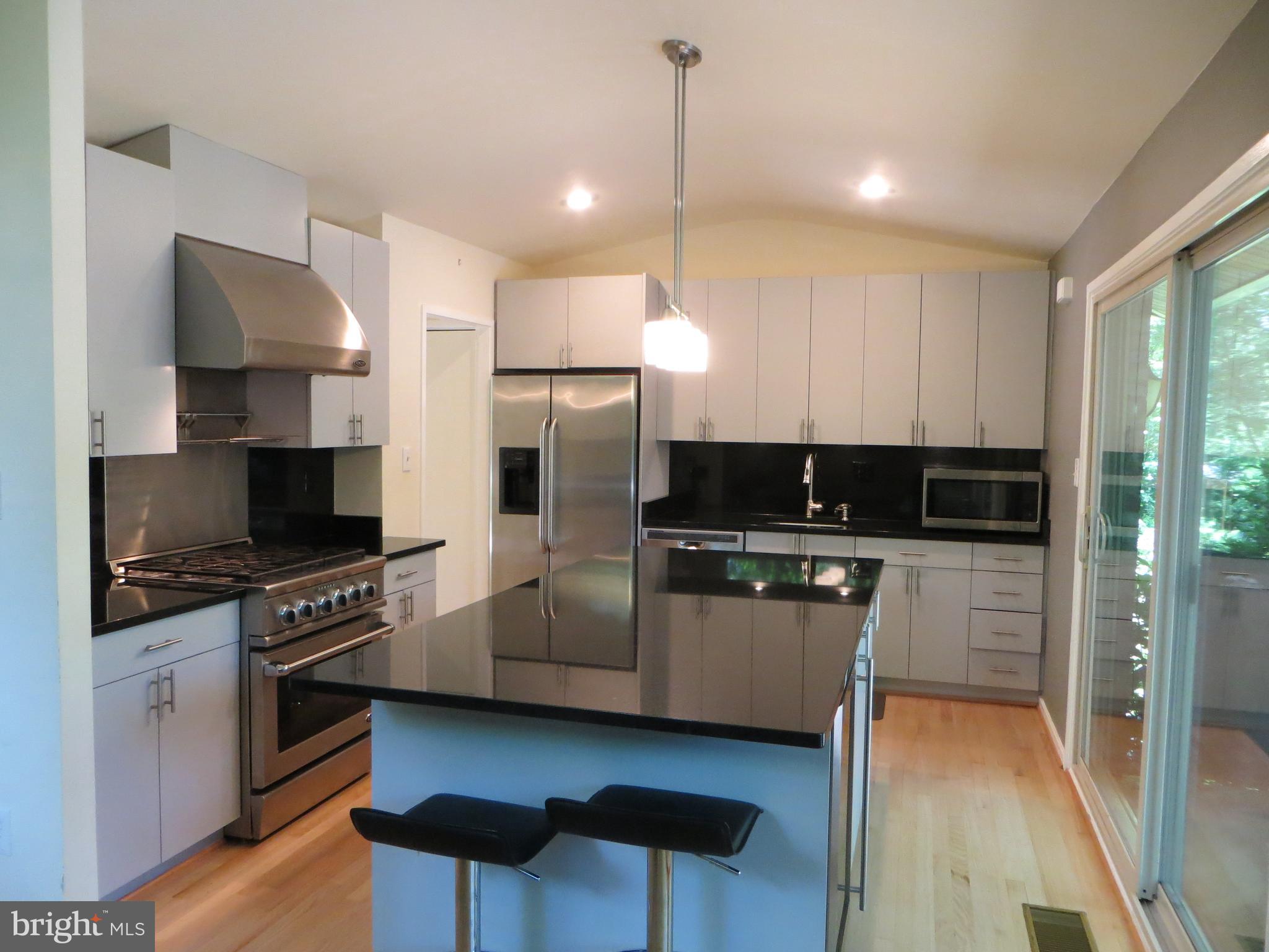 8105 Fenway Road Bethesda, MD 20817 - Photo 12 of 63