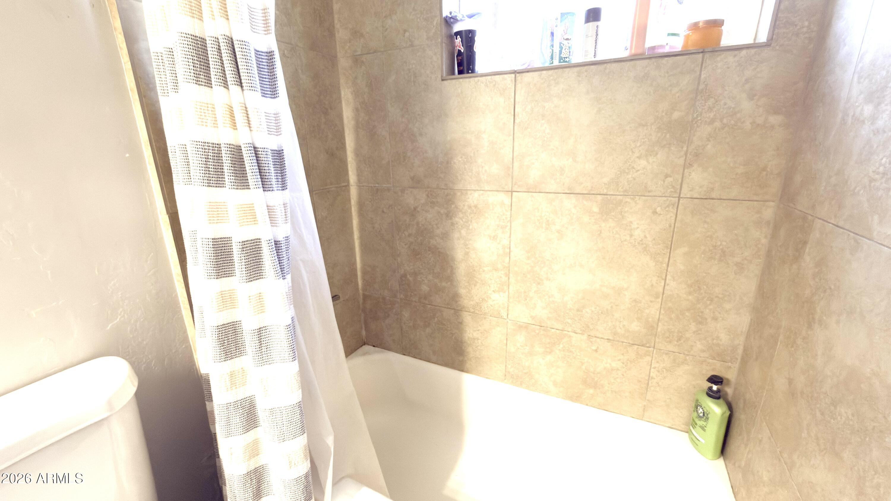 480 West Harrison Street Chandler, AZ 85225 - Photo 17 of 28 a bathroom with a bathtub and shower