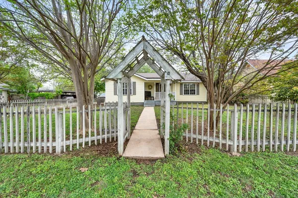 $215,000 | 503 S 6th Street, Valley Mills, TX 76689