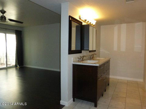 6018 North 11th Street Phoenix, AZ 85014 - Photo 14 of 23 Master BR/BA downstairs