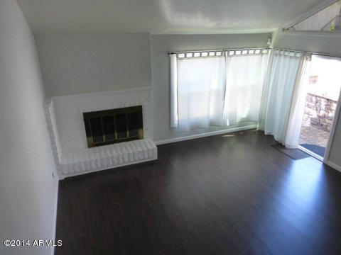 6018 North 11th Street Phoenix, AZ 85014 - Photo 9 of 23 Living Room