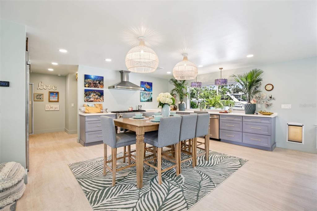 613 Buttonwood Drive Longboat Key, FL 34228 - Photo 11 of 48