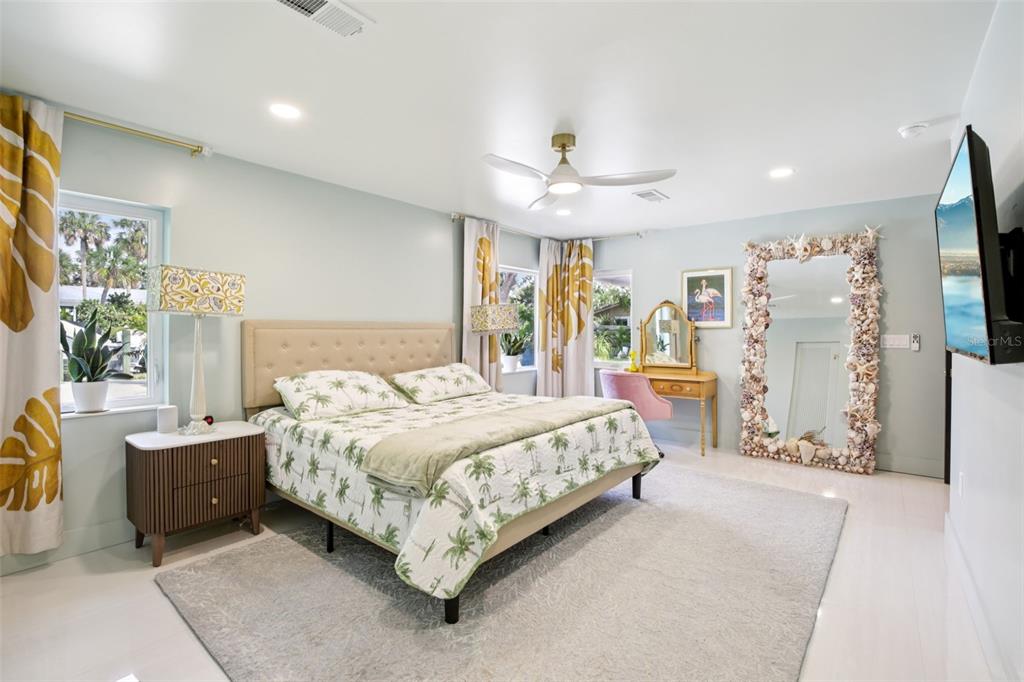 613 Buttonwood Drive Longboat Key, FL 34228 - Photo 21 of 48