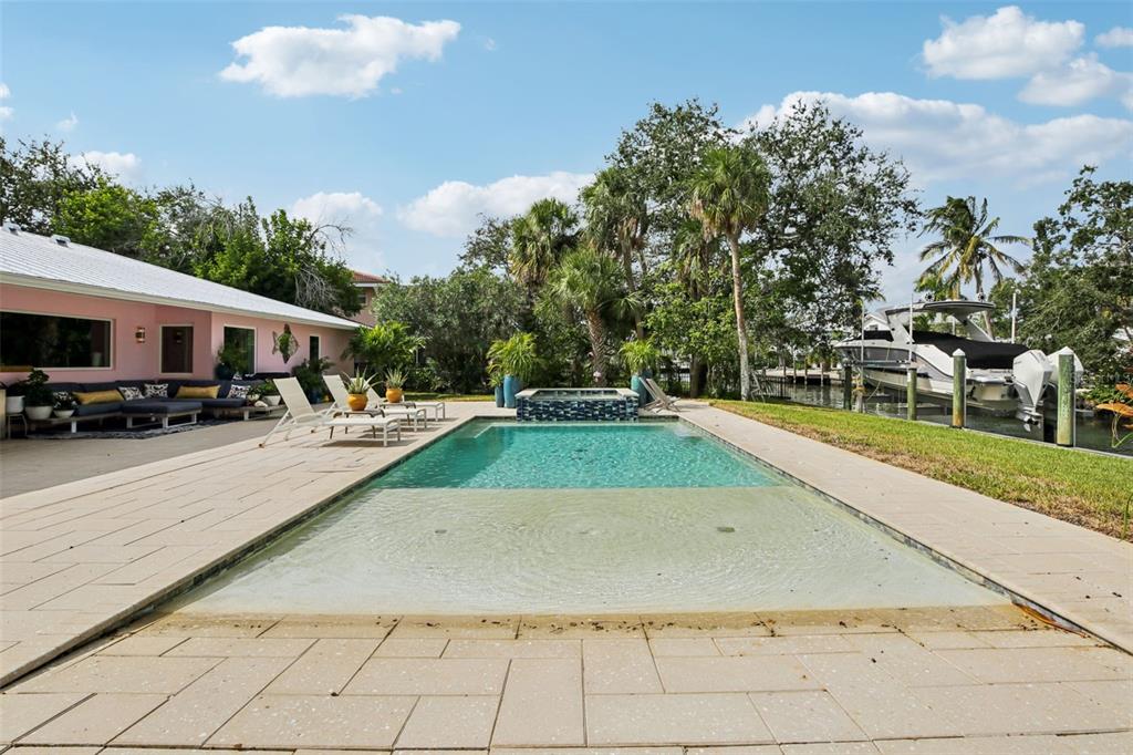 613 Buttonwood Drive Longboat Key, FL 34228 - Photo 38 of 48