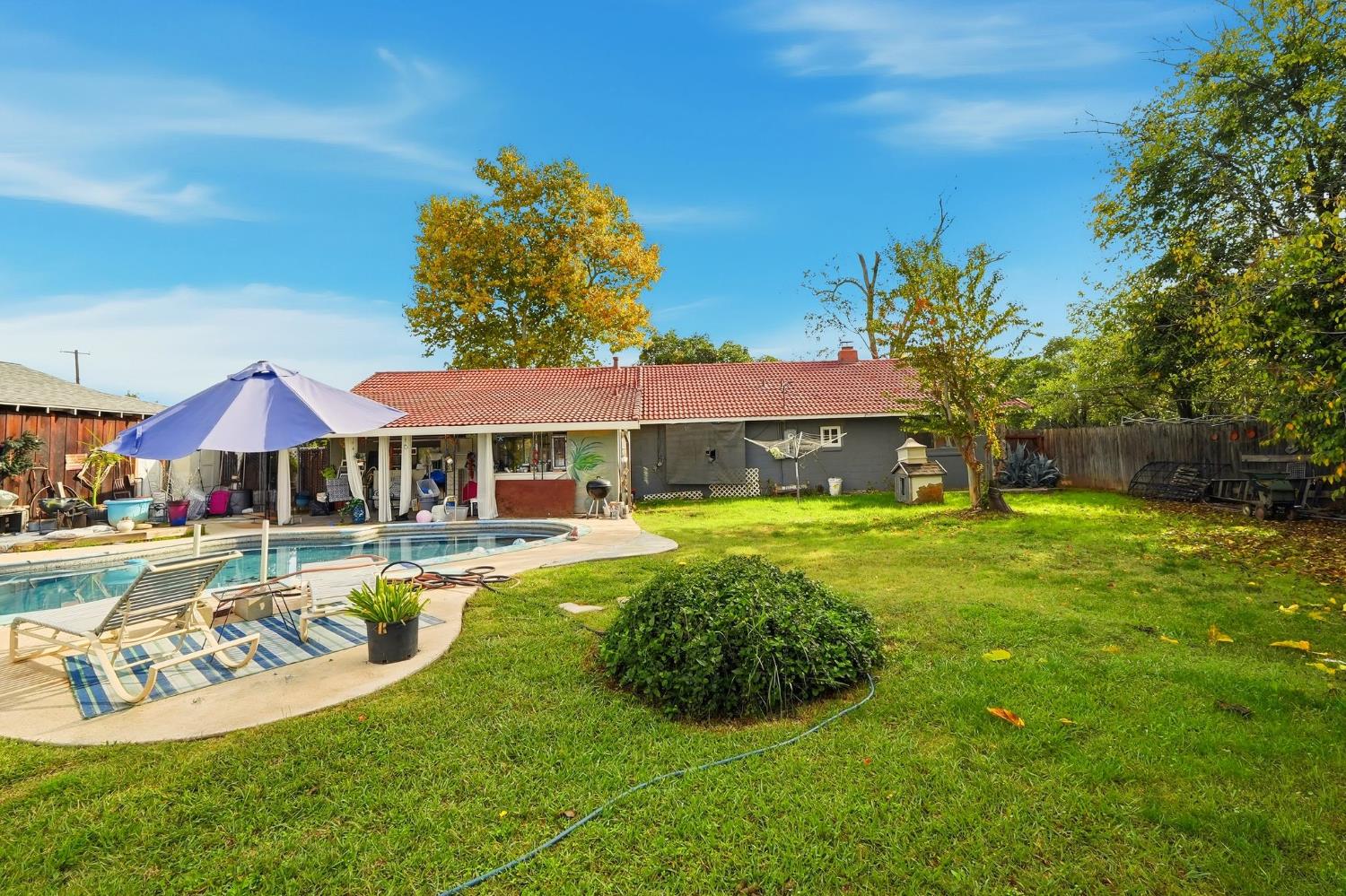 7801 El Modena Avenue Elverta, CA 95626 - Photo 34 of 51 a view of a house with swimming pool and porch with furniture