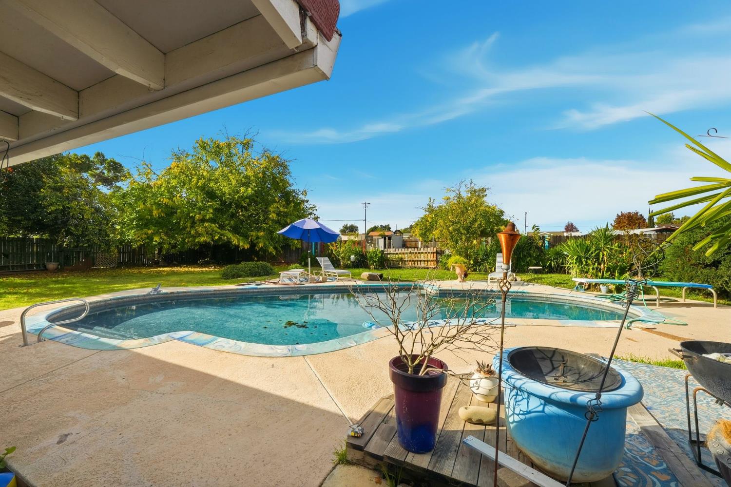 7801 El Modena Avenue Elverta, CA 95626 - Photo 37 of 51 a view of a chair and tables back yard of the house