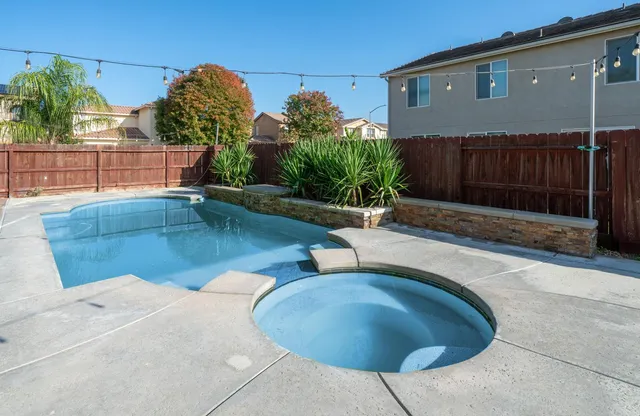 a view of a house with backyard and porch