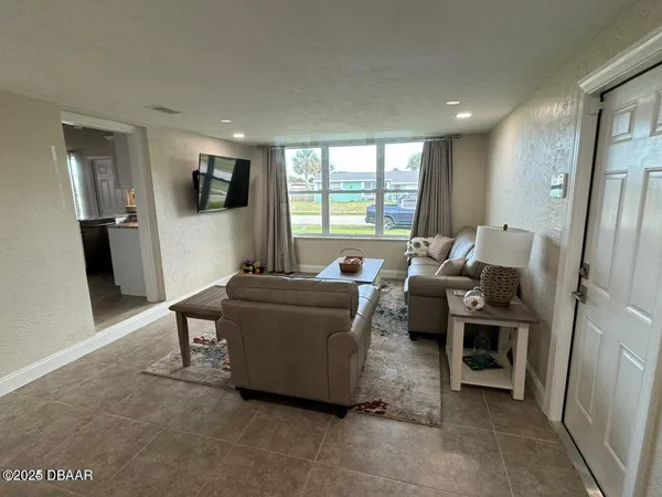 $395,000 | 107 Lynnhurst Drive, Ormond Beach, FL 32176