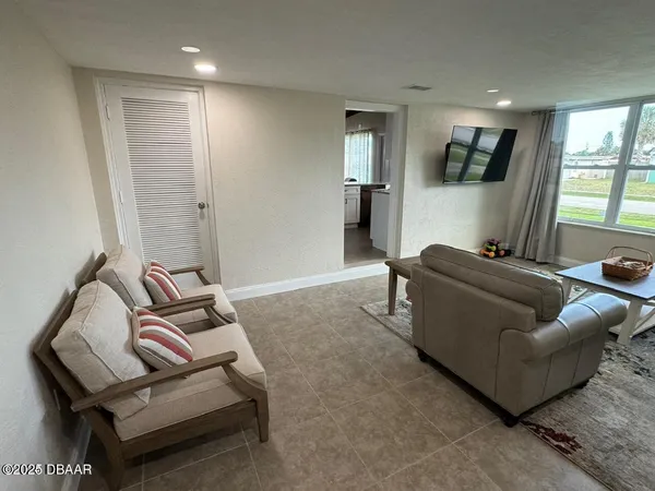 $395,000 | 107 Lynnhurst Drive, Ormond Beach, FL 32176