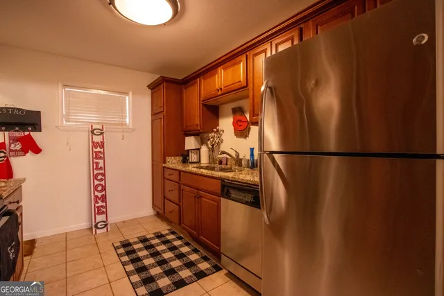 a view of a livingroom with furniture