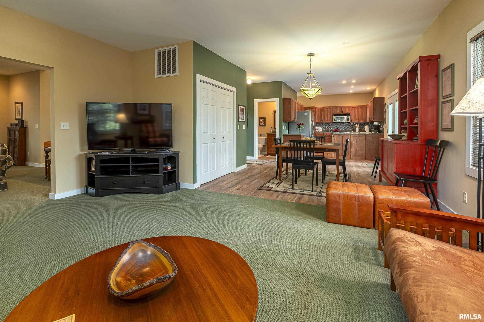 1127 Cedar Ridge Drive Carbondale, IL 62901 - Photo 14 of 40