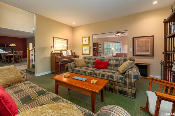 $309,900 | 1127 Cedar Ridge Drive, Carbondale, IL 62901