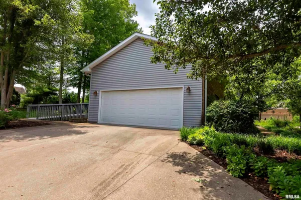 $309,900 | 1127 Cedar Ridge Drive, Carbondale, IL 62901