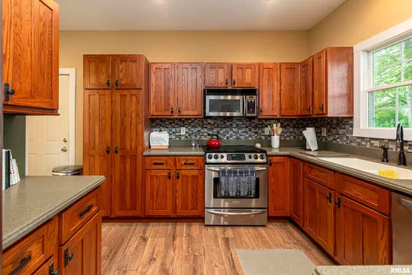 $309,900 | 1127 Cedar Ridge Drive, Carbondale, IL 62901