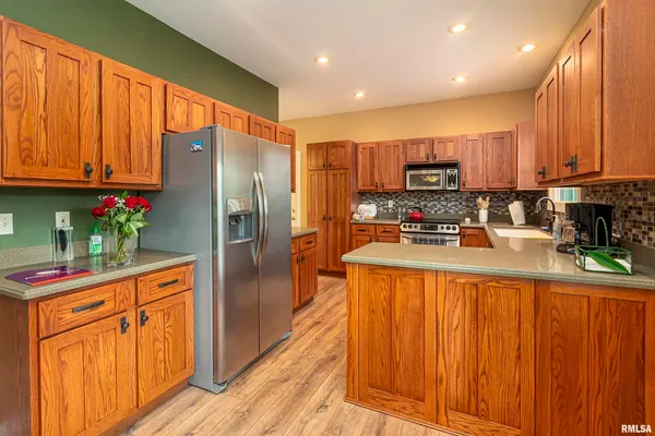 $309,900 | 1127 Cedar Ridge Drive, Carbondale, IL 62901