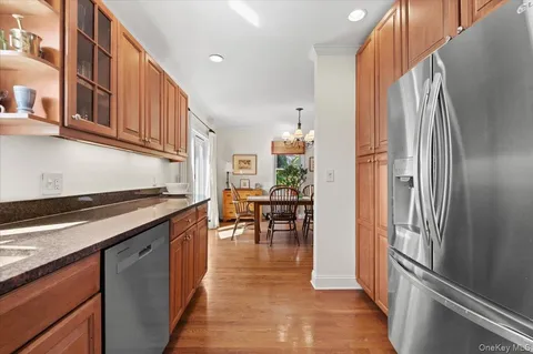 $925,000 | 5 Salem Way, Glen Head, NY 11545