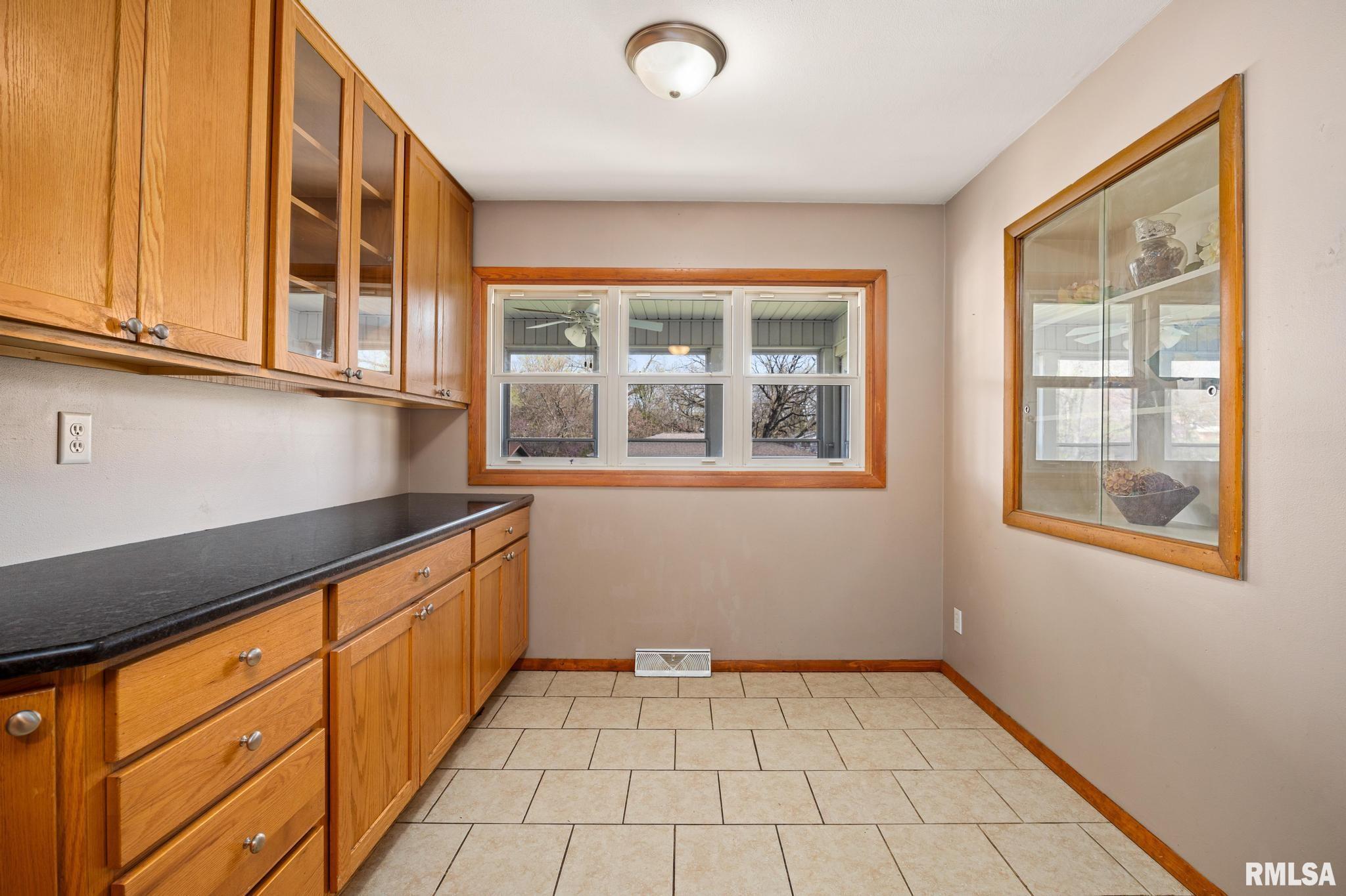 4913 North Ronald Road Peoria, IL 61614 - Photo 11 of 37