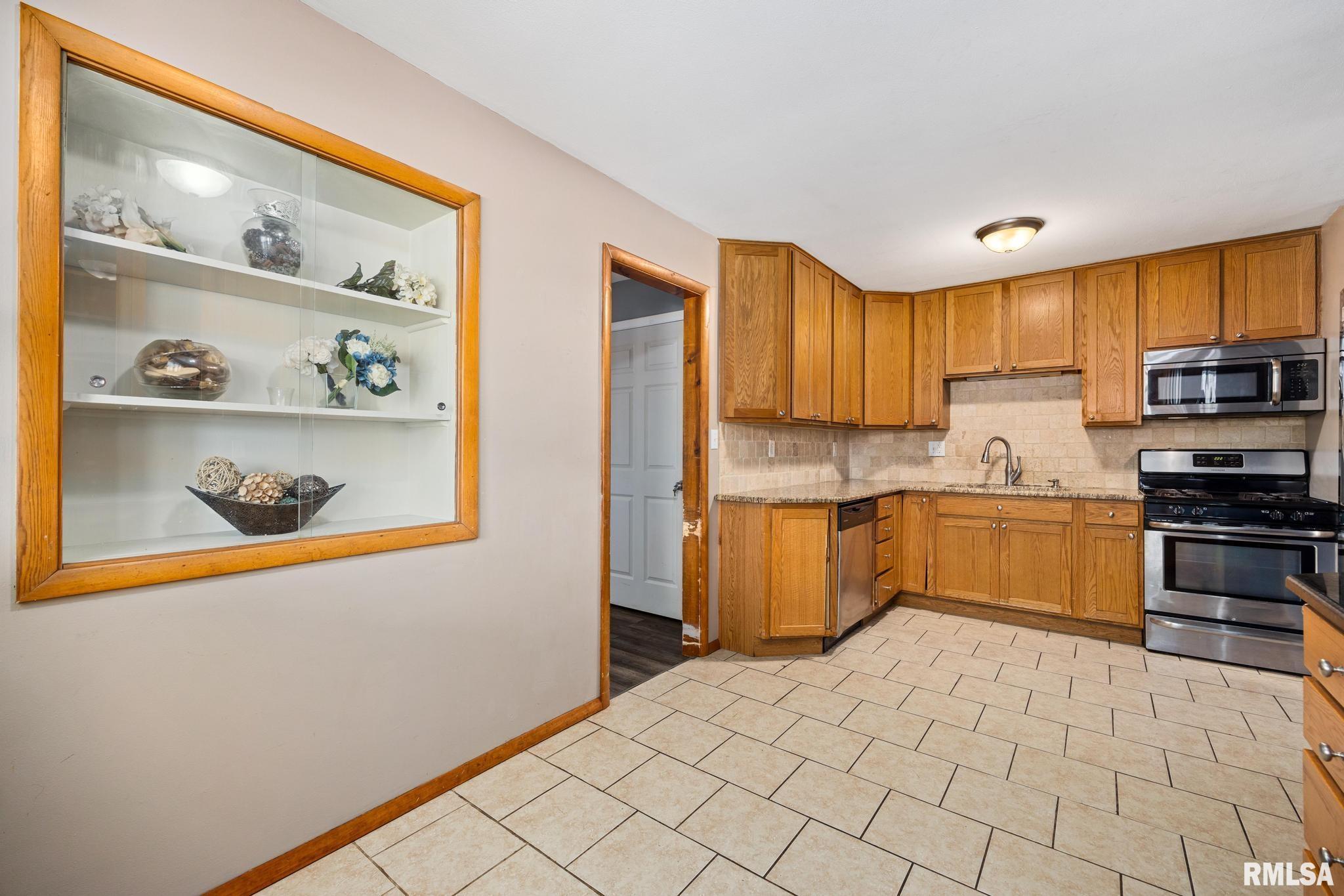 4913 North Ronald Road Peoria, IL 61614 - Photo 12 of 37