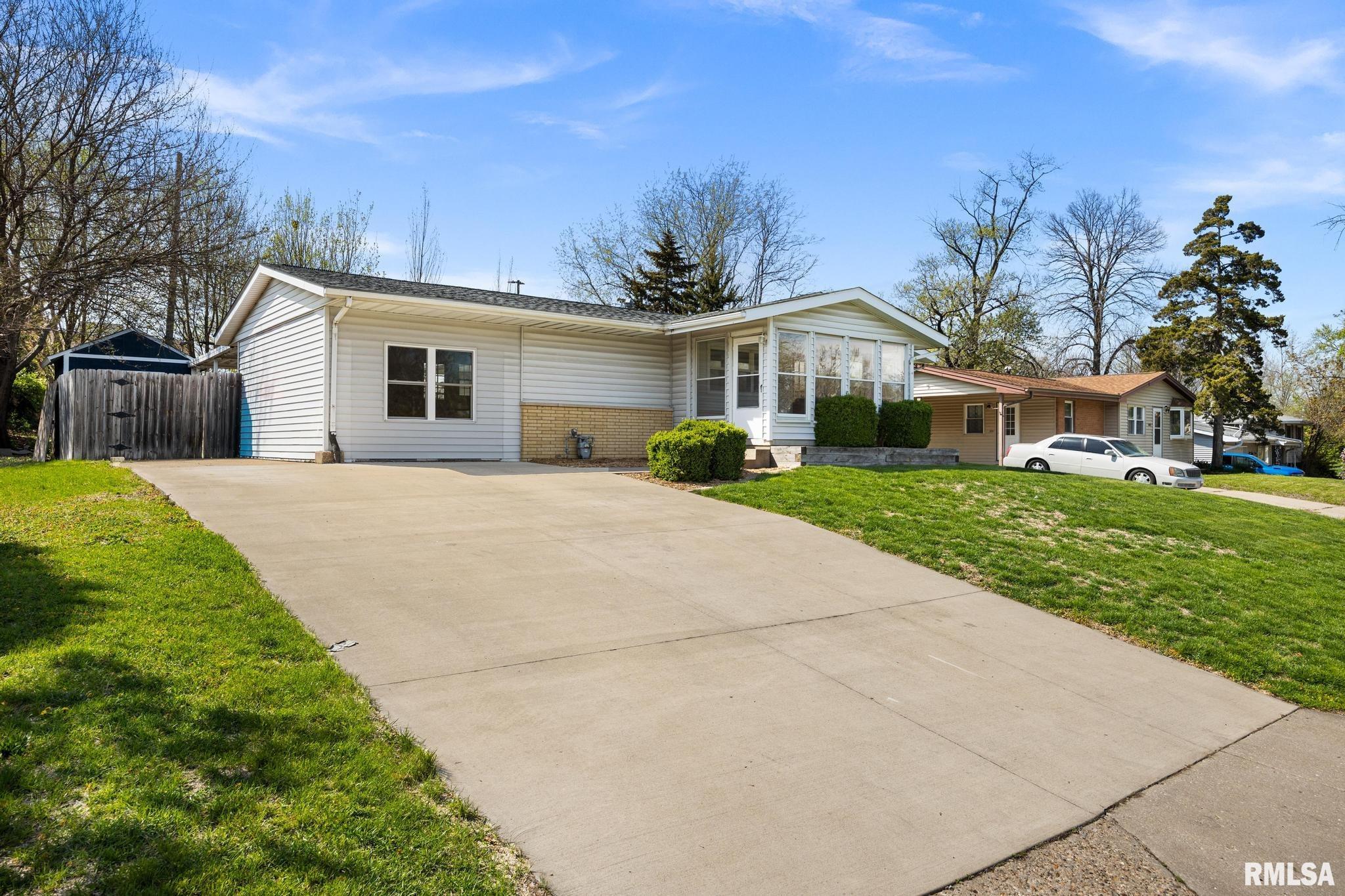 4913 North Ronald Road Peoria, IL 61614 - Photo 2 of 37