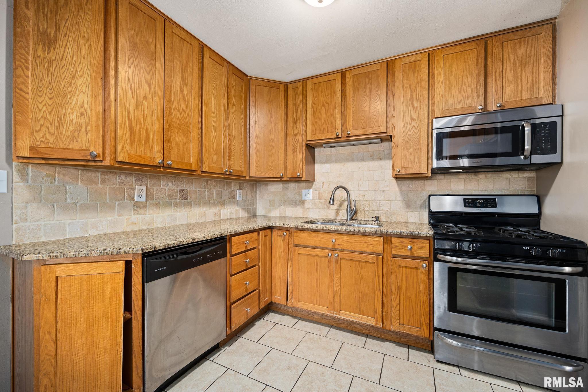 4913 North Ronald Road Peoria, IL 61614 - Photo 8 of 37