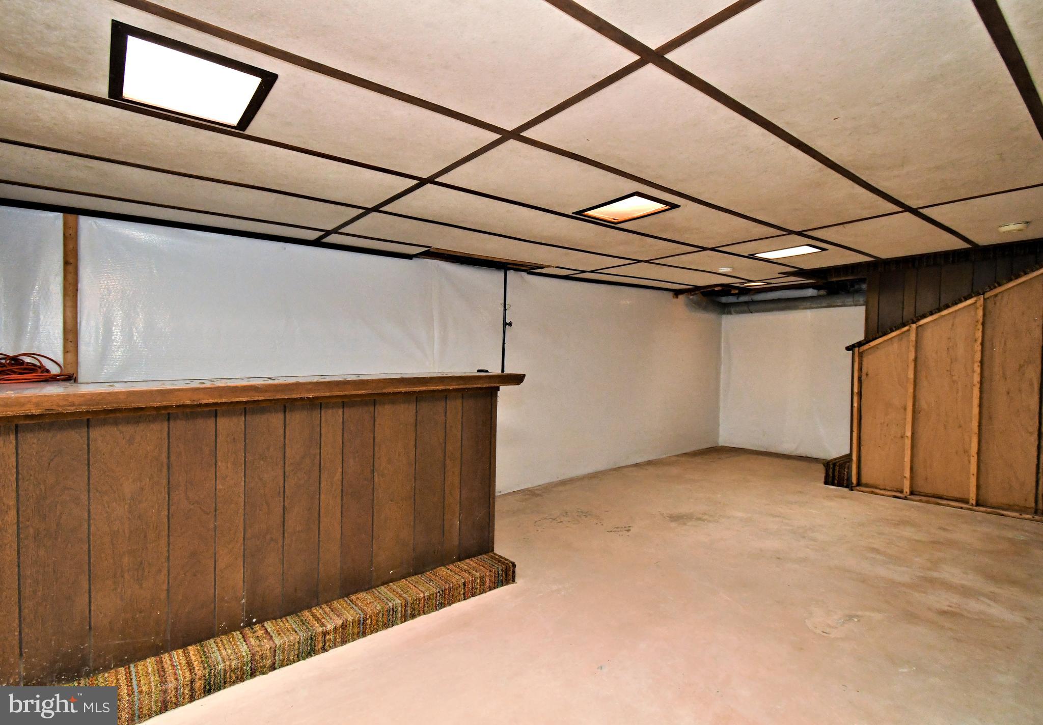 545 Brook Lane Warminster, PA 18974 - Photo 21 of 25 a view of a garage