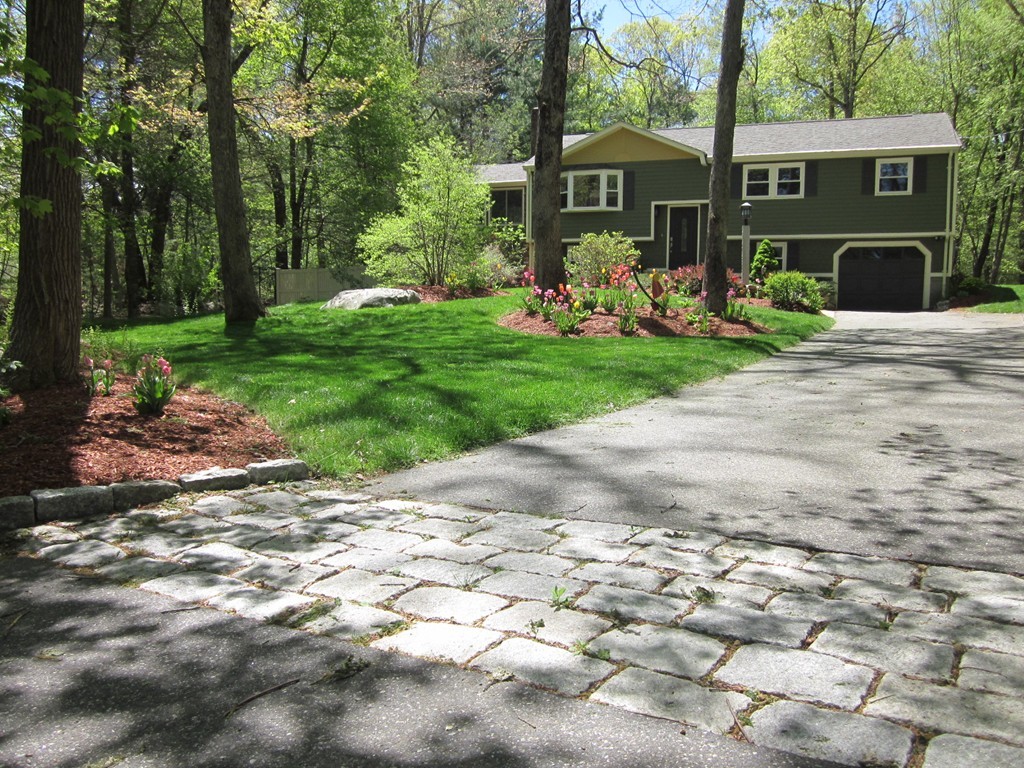 71 Neck Hill Road Mendon, MA 01756 - Photo 4 of 22 Gallery Image 4