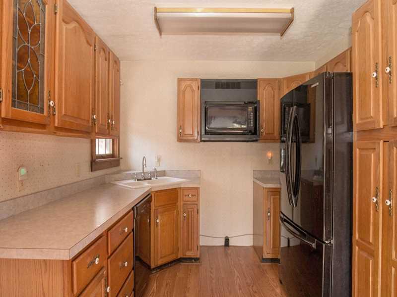 1891 Valley Road New Castle, PA 16105 - Photo 3 of 11 Kitchen.