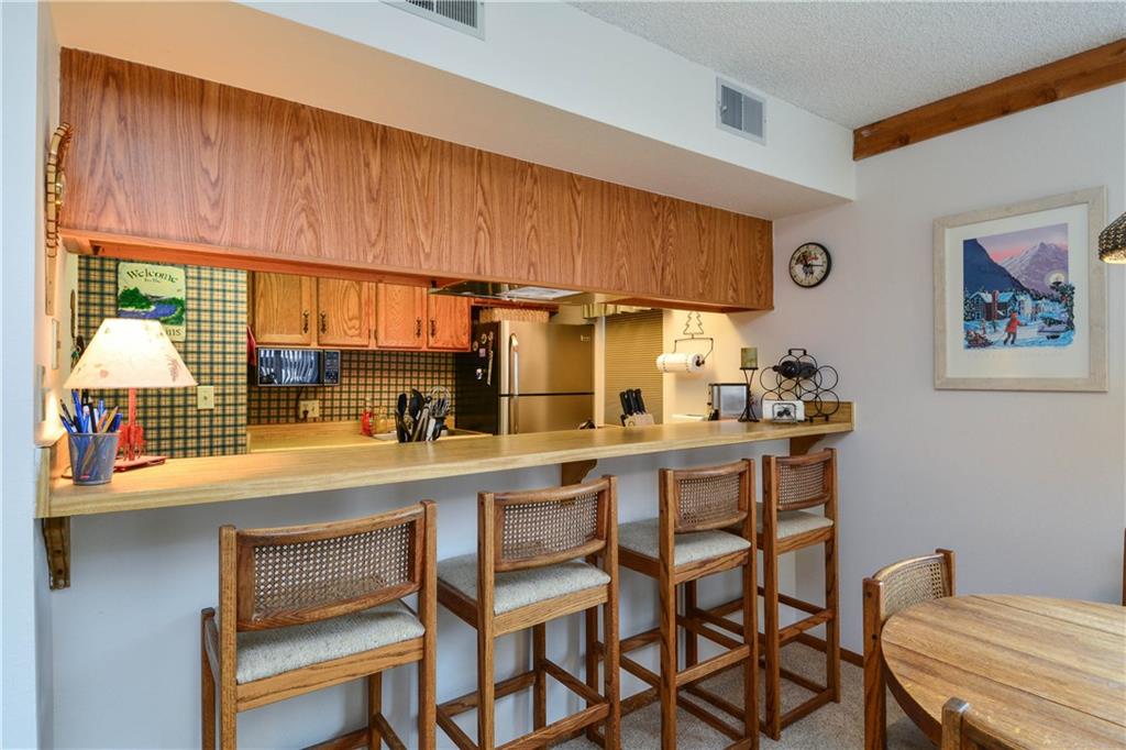 500 Bills Ranch Road, Unit 271 Frisco, CO 80443 - Photo 8 of 22 a kitchen with a table and chairs in it