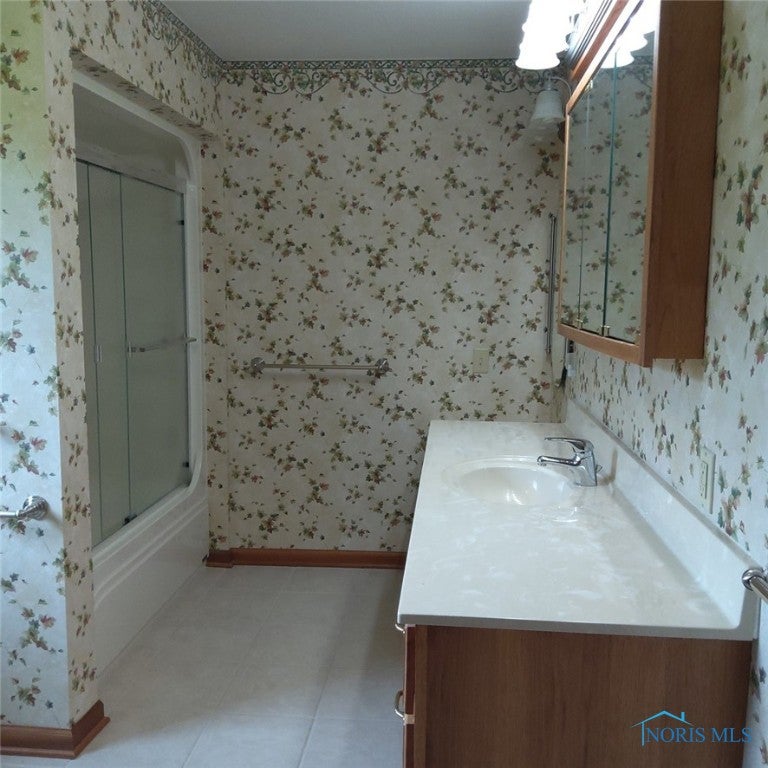17086 Harris Road Defiance, OH 43512 - Photo 24 of 41 Master Bath