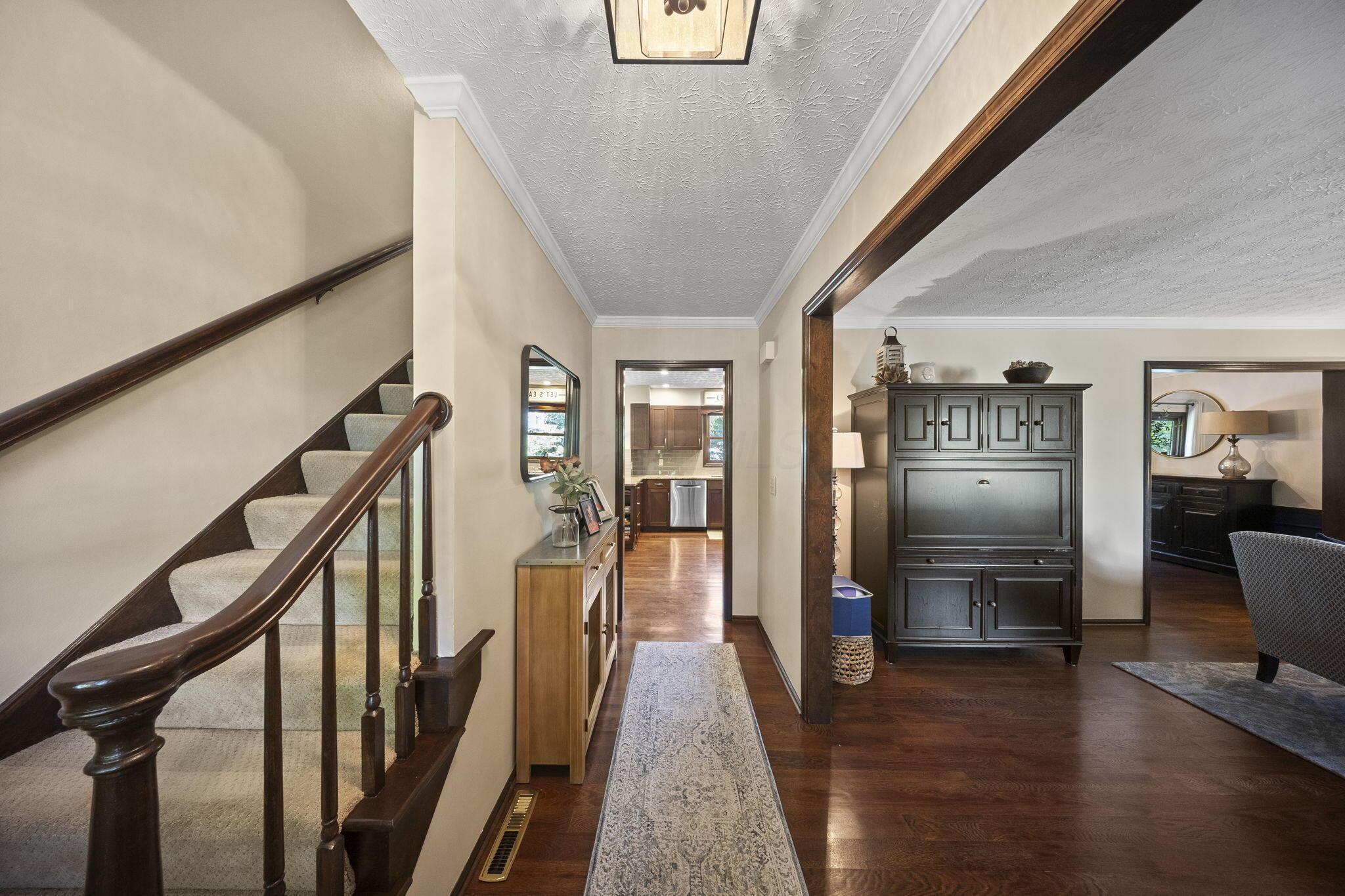 4342 Randmore Road Columbus, OH 43220 - Photo 4 of 49 Open Entryway