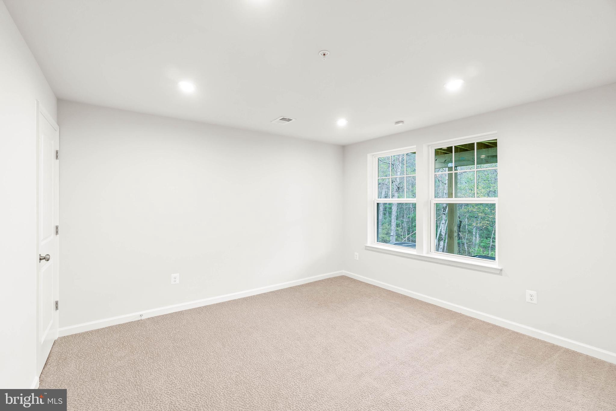 7033 Whispering Run Brandywine, MD 20613 - Photo 16 of 26 an empty room with a window