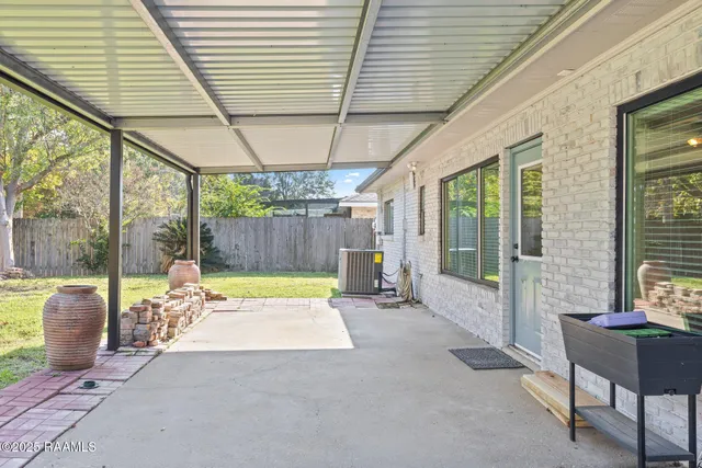 $325,000 | 409 Orangewood Drive, Lafayette, LA 70503