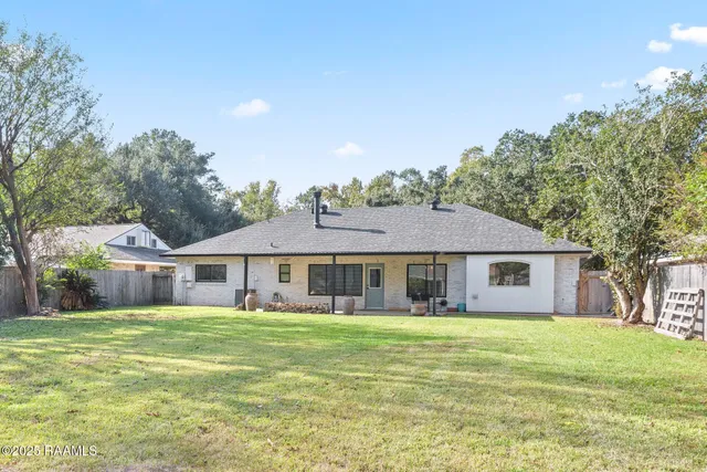 $325,000 | 409 Orangewood Drive, Lafayette, LA 70503