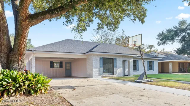 $325,000 | 409 Orangewood Drive, Lafayette, LA 70503